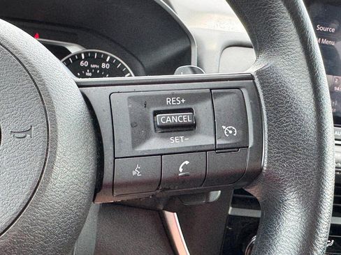 Used 2024 Nissan Rogue S AWD/4WD image 19