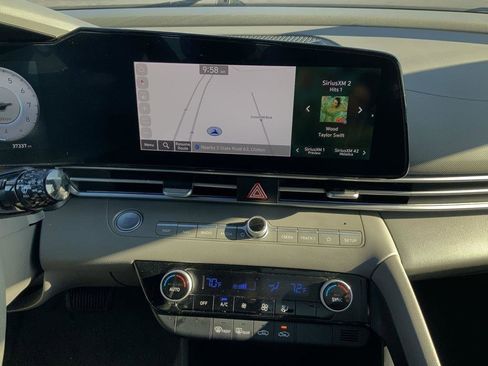 Used 2024 Hyundai Elantra SEL image 31