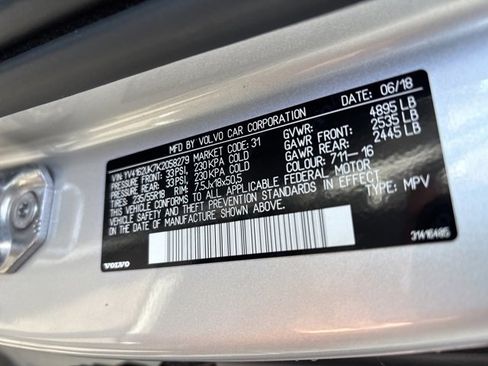 Used 2019 Volvo XC40 T5 Momentum image 9