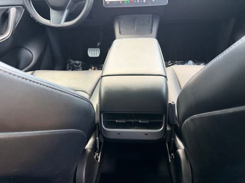 Used 2022 Tesla Model Y Performance image 34