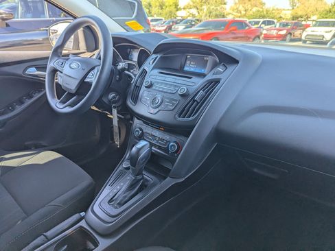 Used 2016 Ford Focus SE image 12