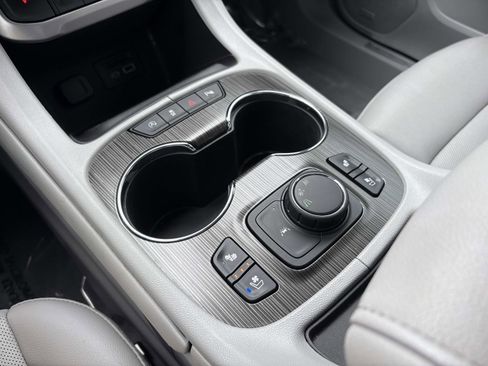 Used 2023 GMC Acadia SLT w/ Technology Package FWD image 27