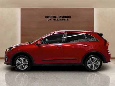 Used 2021 Kia Niro EX Premium w/ Cold Weather Package image 3