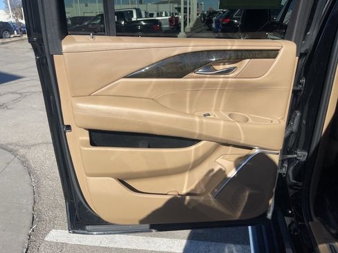 Used 2019 Cadillac Escalade ESV Platinum image 26
