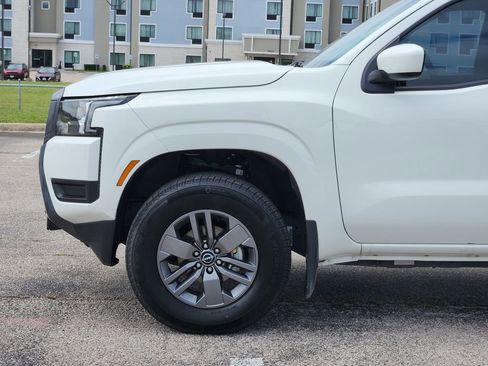 Certified 2025 Nissan Frontier SV AWD/4WD image 6