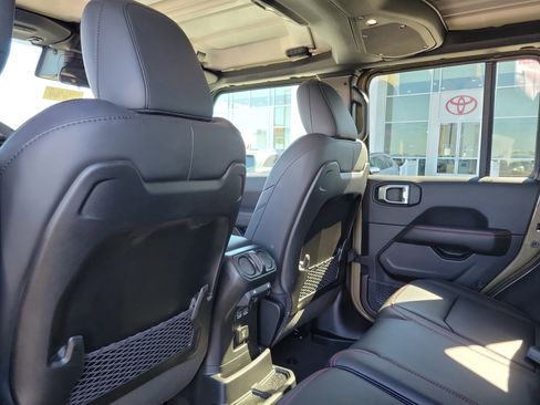 Used 2025 Jeep Wrangler Unlimited Rubicon w/ XTREMEE 35" Tire Package image 13