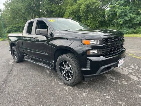 Used 2019 Chevrolet Silverado 1500 Custom w/ Custom Value Package AWD/4WD image 1