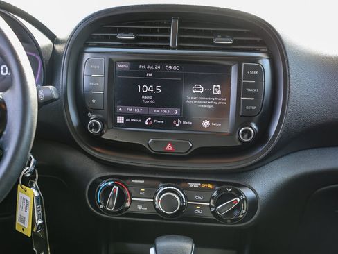 Used 2023 Kia Soul LX FWD image 3