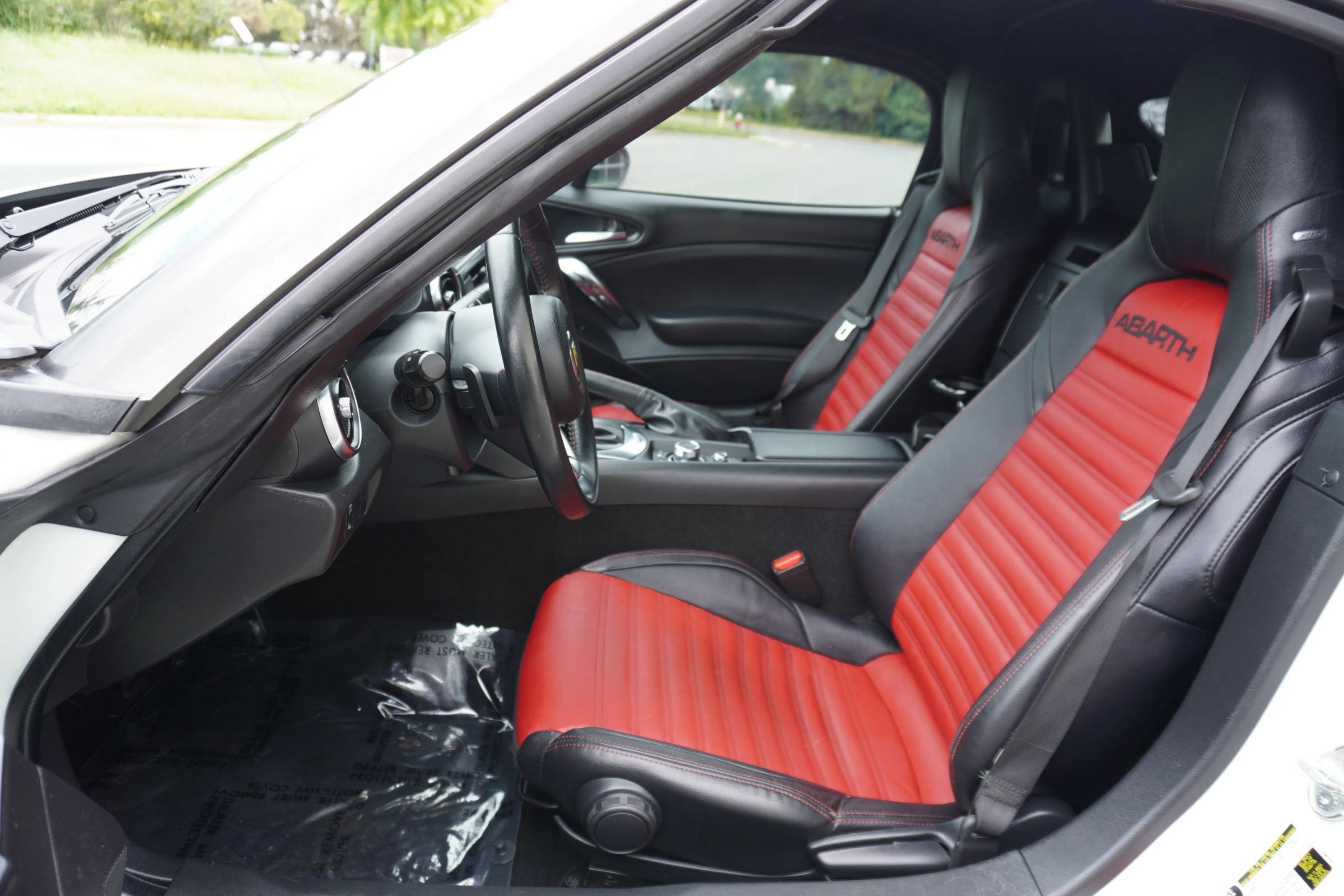 Used 2018 FIAT 124 Spider Abarth w/ Convenience Group RWD image 9