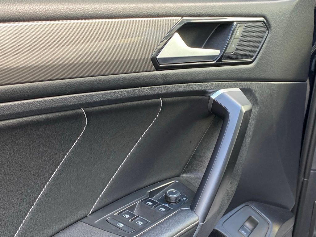 Used 2024 Volkswagen Tiguan SE w/ Panoramic Sunroof Package FWD image 11