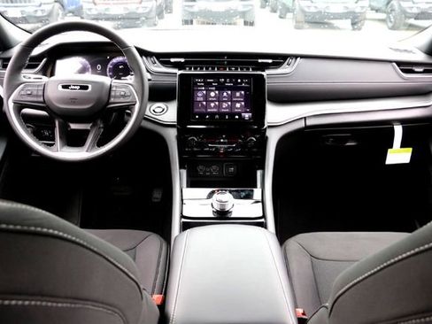 New 2025 Jeep Grand Cherokee L Laredo image 21