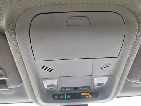 Used 2024 GMC Terrain SLE FWD image 20