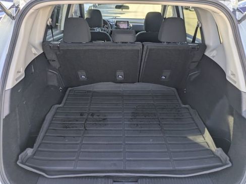 Used 2025 Nissan Rogue S image 28