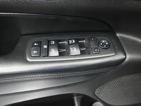Used 2017 Jeep Grand Cherokee Altitude AWD/4WD image 12