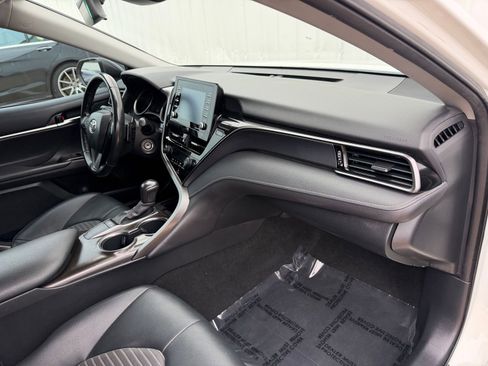 Used 2022 Toyota Camry SE FWD image 18