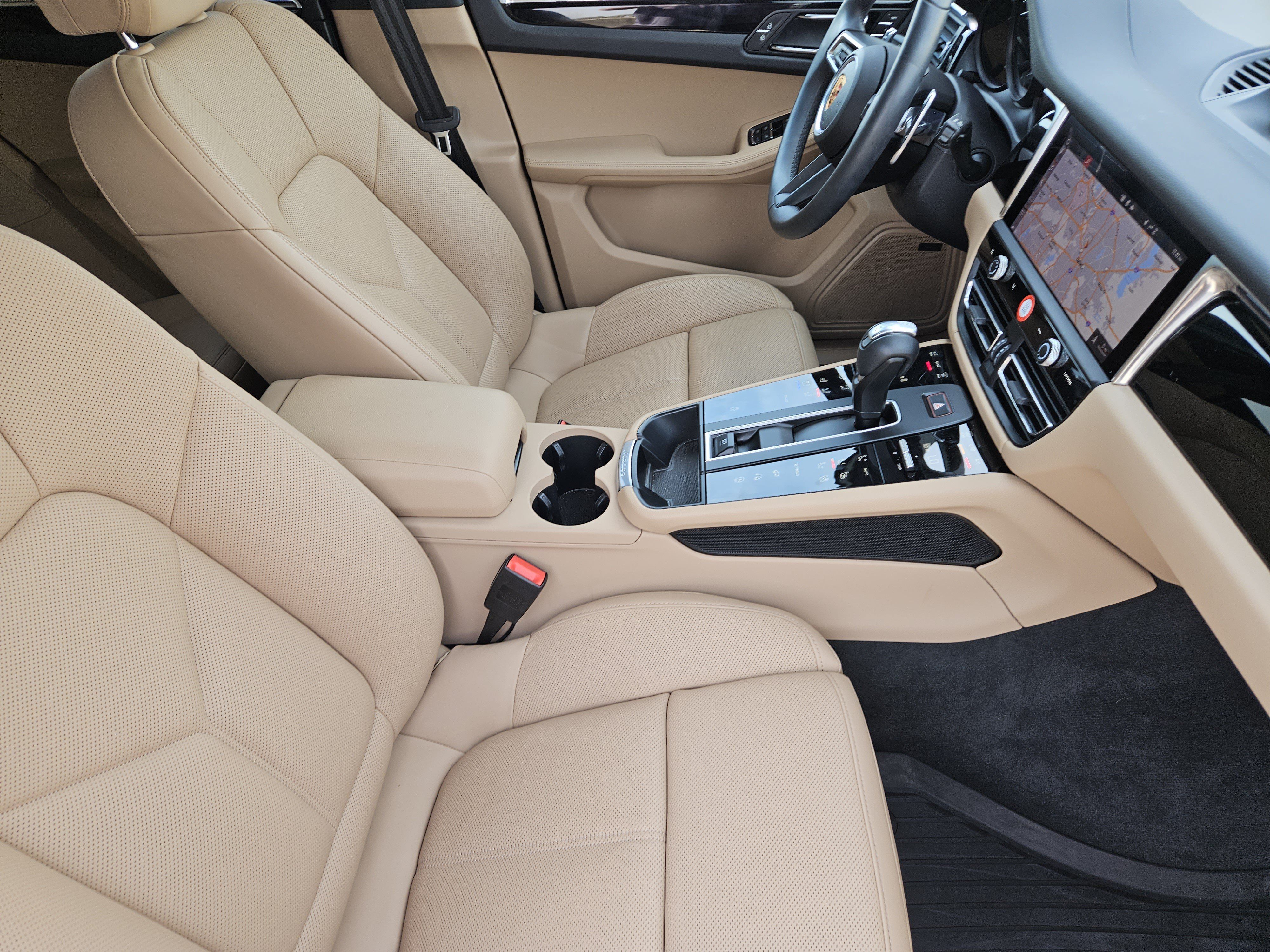 Certified 2026 Porsche Macan AWD/4WD image 15