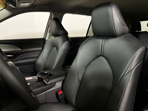 Certified 2026 Toyota Grand Highlander XLE image 13