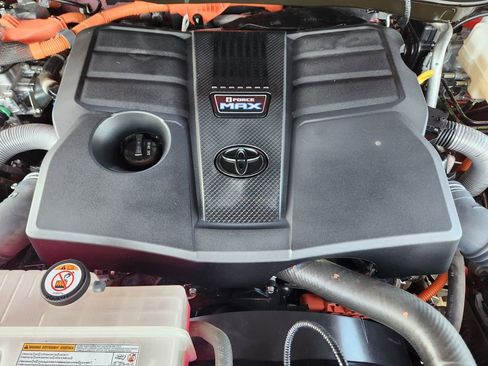 Used 2024 Toyota Tundra Limited AWD/4WD image 32