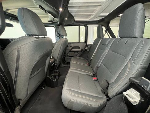 Used 2024 Jeep Wrangler Sahara image 5