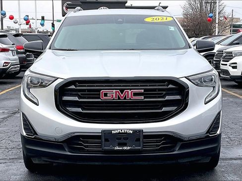 Used 2021 GMC Terrain SLE w/ Driver Convenience Package image 2