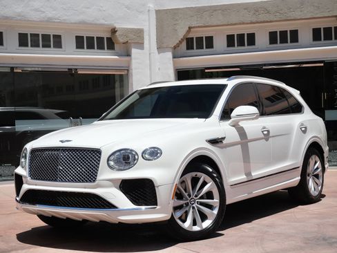 Used 2023 Bentley Bentayga AWD/4WD image 18