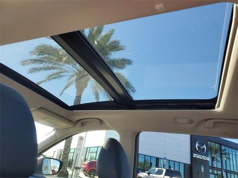 Used 2018 Nissan Rogue SL w/ Premium Package image 13