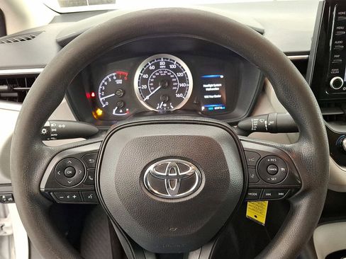 Used 2022 Toyota Corolla LE image 16