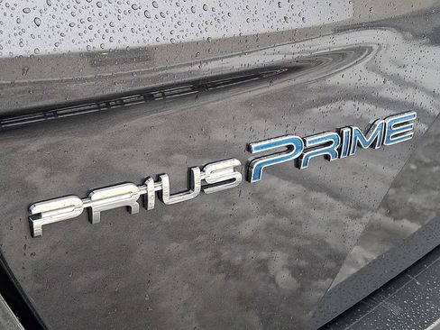 Used 2021 Toyota Prius Prime LE image 29