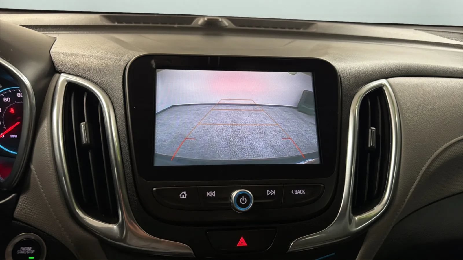 Used 2018 Chevrolet Equinox Premier FWD image 14