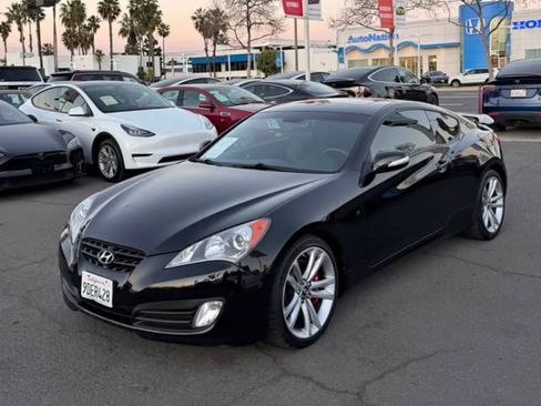 Used 2010 Hyundai Genesis 3.8 image 3