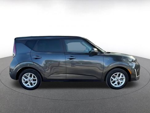 Used 2025 Kia Soul LX w/ LX Technology Package FWD image 17