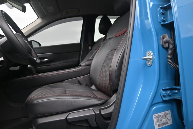 Certified 2025 Nissan Kicks SR AWD/4WD image 10