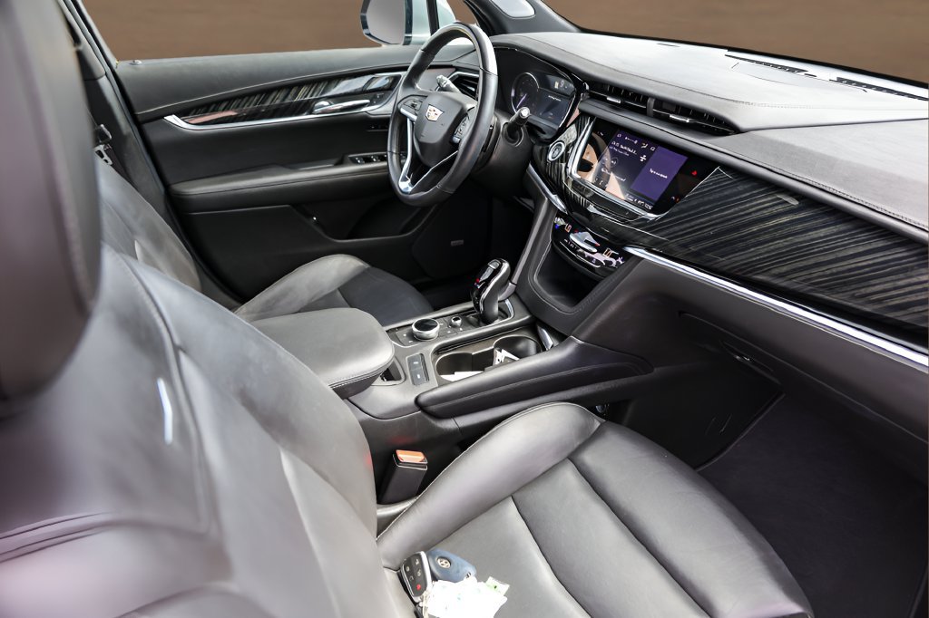 Certified 2025 Cadillac XT6 Premium Luxury FWD image 32