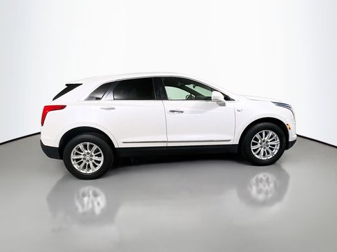 Used 2017 Cadillac XT5 FWD image 3