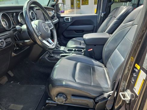 Certified 2022 Jeep Wrangler Unlimited Sahara AWD/4WD image 3