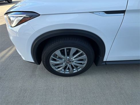 Certified 2025 INFINITI QX50 Pure image 9