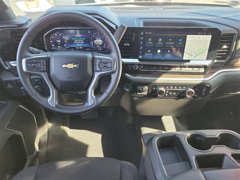 Used 2025 Chevrolet Silverado 1500 LT image 4