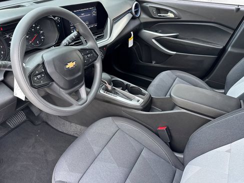 Used 2026 Chevrolet Trax LS FWD image 11