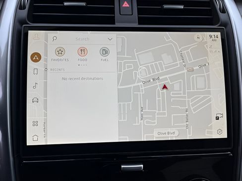 Certified 2025 Land Rover Discovery Dynamic SE image 24