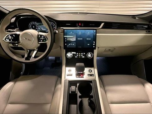 Certified 2025 Jaguar F-PACE R-Dynamic S image 18