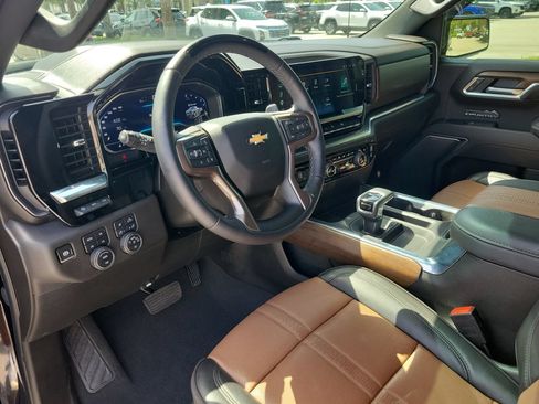 Used 2025 Chevrolet Silverado 1500 High Country AWD/4WD image 15