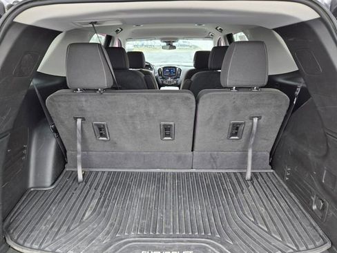 Used 2020 Chevrolet Traverse LT image 17
