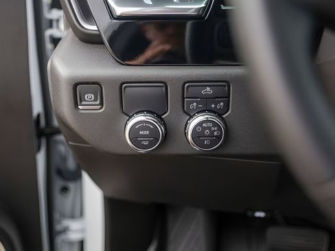 Used 2025 GMC Sierra 1500 Elevation image 18