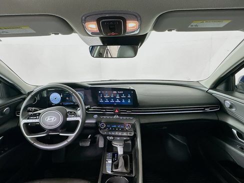 Used 2025 Hyundai Elantra Limited FWD image 3