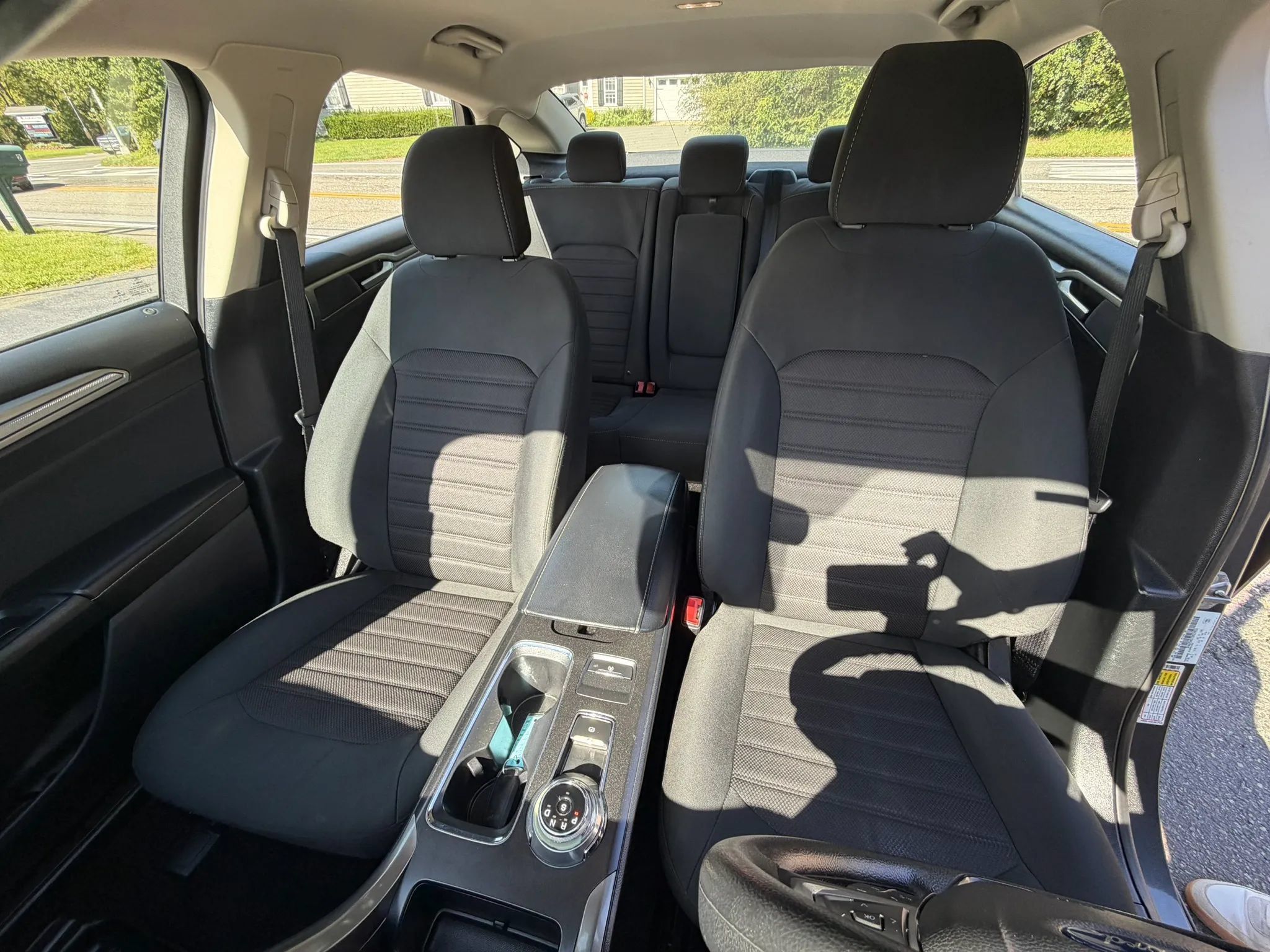Used 2019 Ford Fusion SE FWD image 14