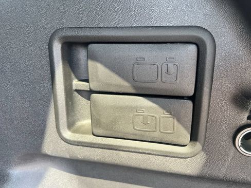 Used 2024 GMC Terrain SLE w/ Driver Convenience Package FWD image 34