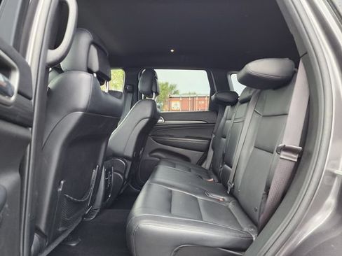 Used 2019 Jeep Grand Cherokee Laredo w/ Laredo X Package RWD image 17