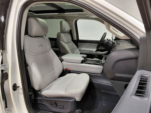 Certified 2025 Ford Expedition Max Platinum w/ Driver's Package AWD/4WD image 28