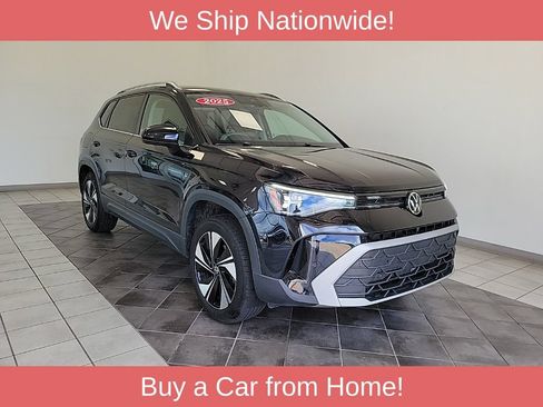 Used 2025 Volkswagen Taos SE AWD/4WD image 1