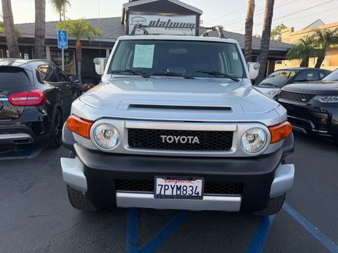 Used 2008 Toyota FJ Cruiser 4WD image 2